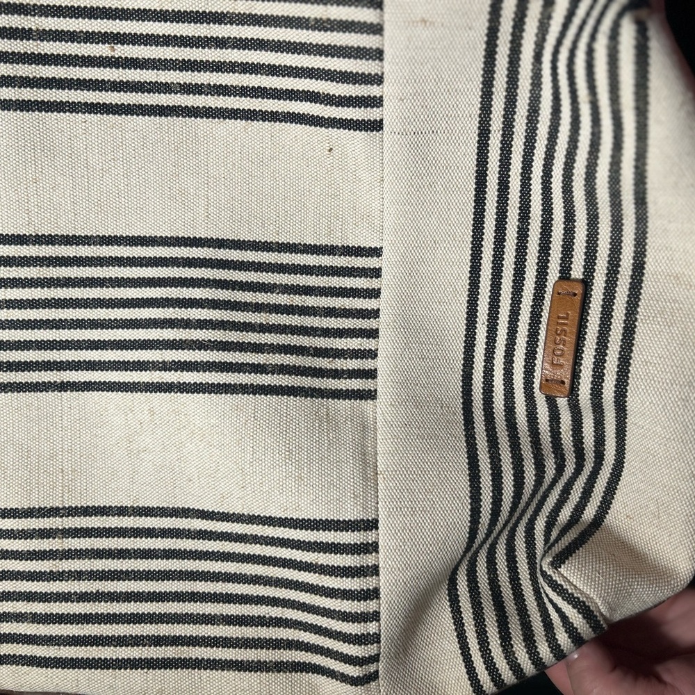 Fossil off white with black striped shoulder bag
with extra brown leather strap - Picture 12 of 14
